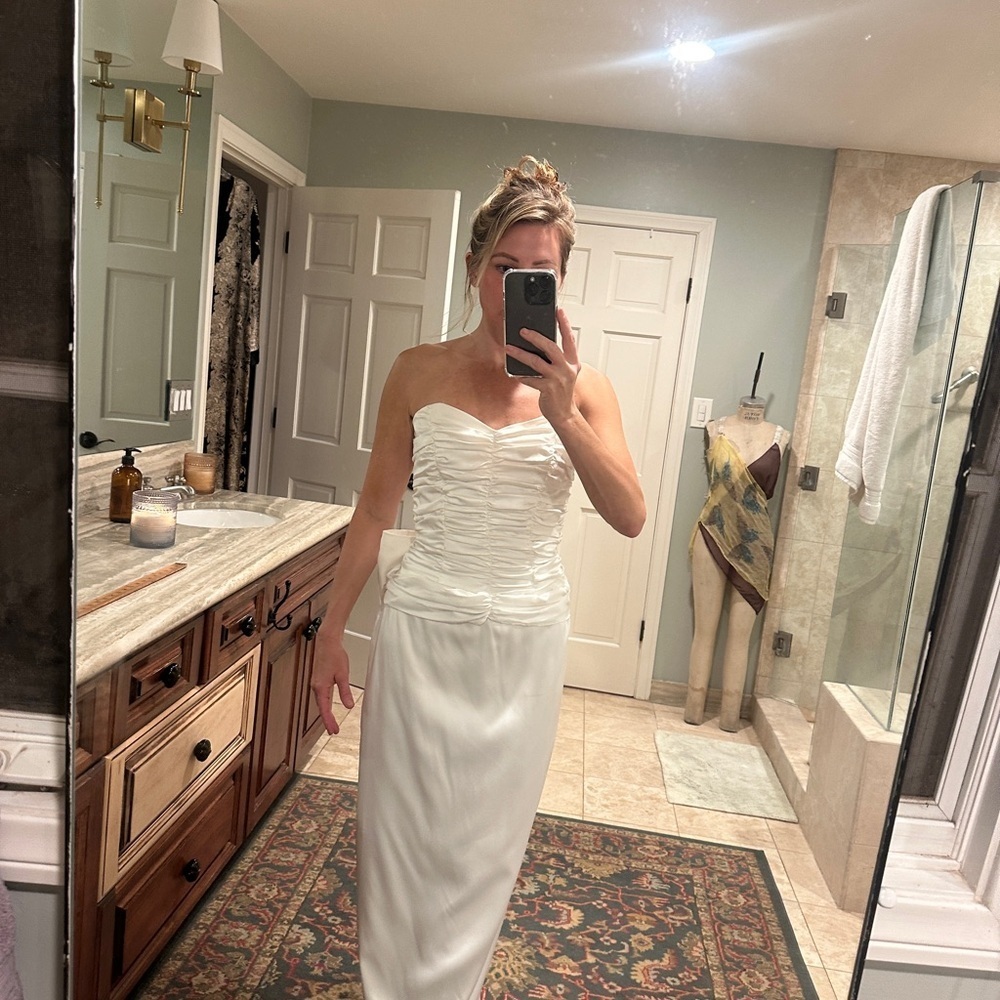 Vintage White Strapless corset wedding Gown pencil skirt with bow details - Picture 2 of 13